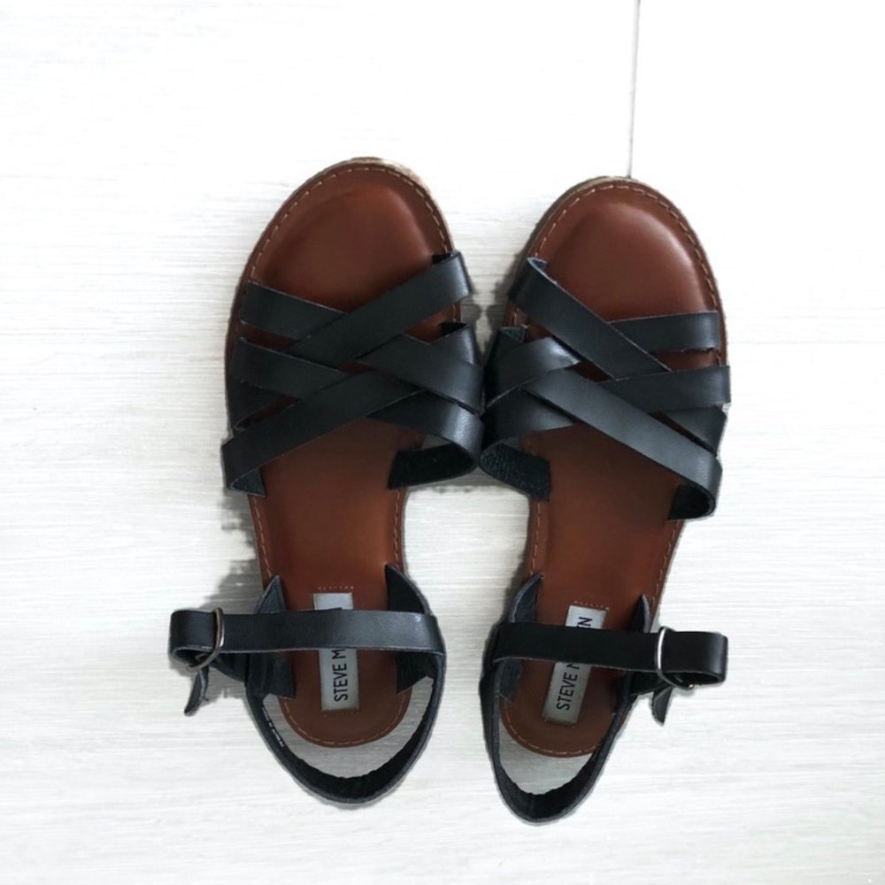 STEVE MADDEN Black Sandals